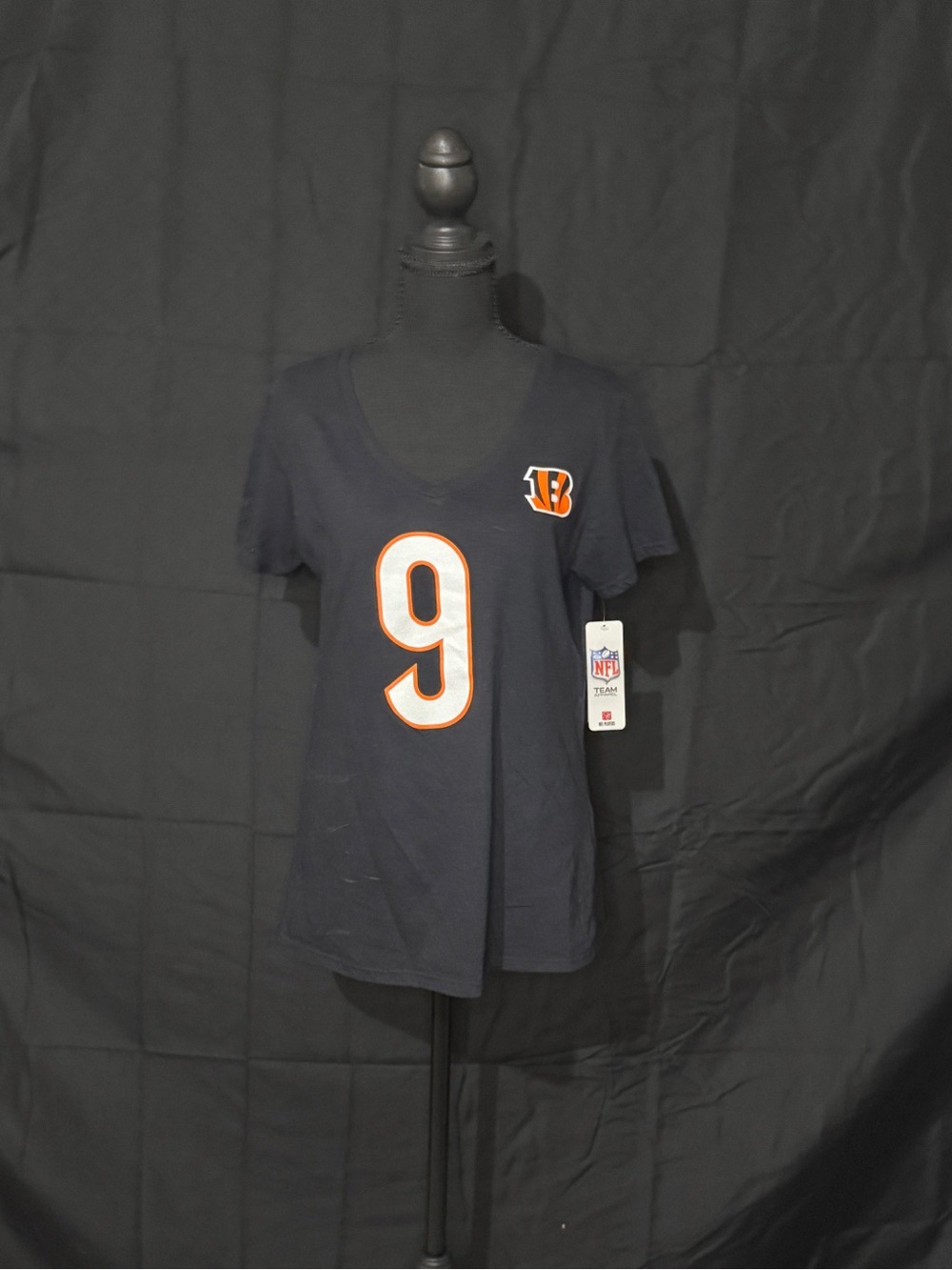 NWT NFL Team Apparel Cincinnati Bengals Joe Burrow #9 V-Neck Tee Women's Medium